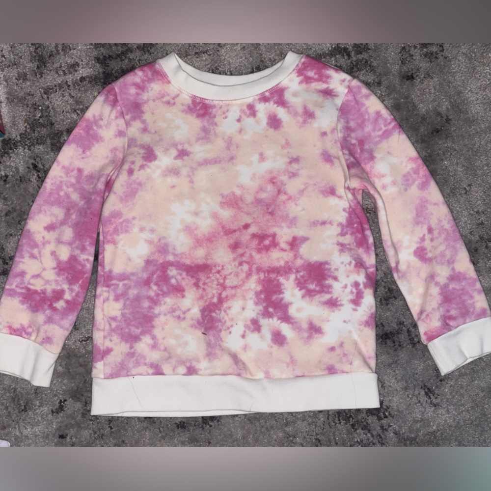 Girls tie dye crewneck.